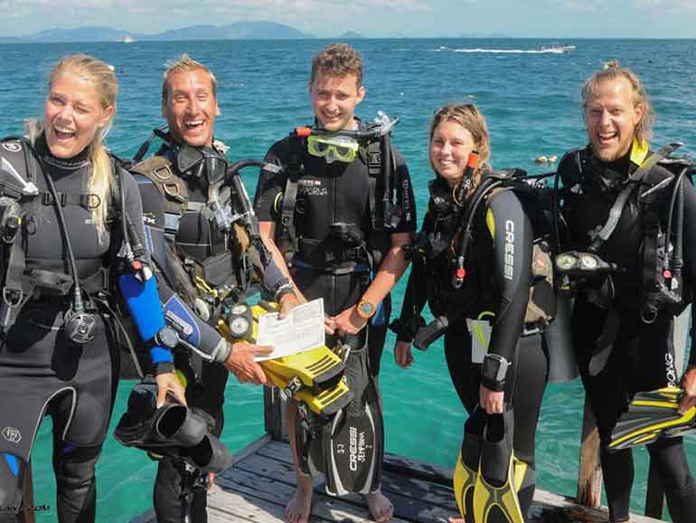PADi divemaster training mabul