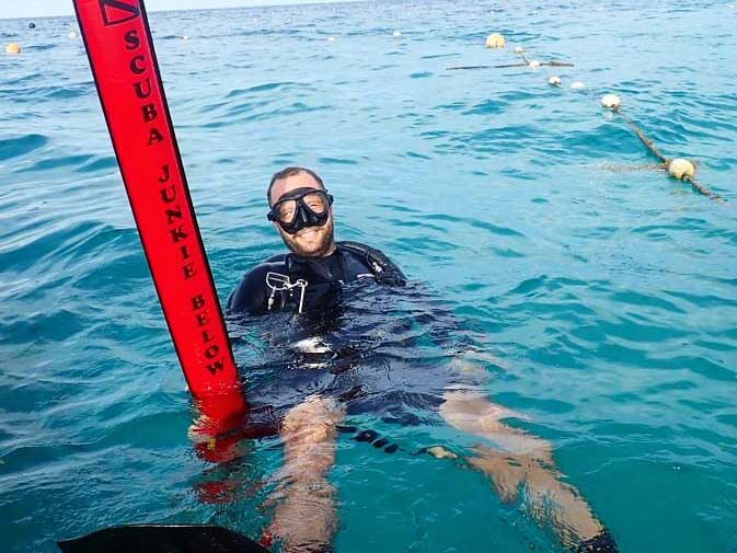 scuba junkie below smb mabul