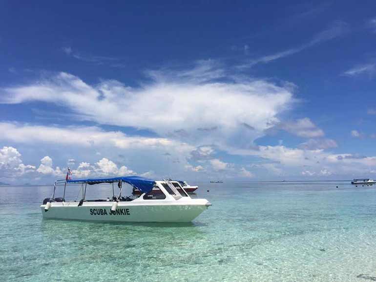 scuba junkie boat